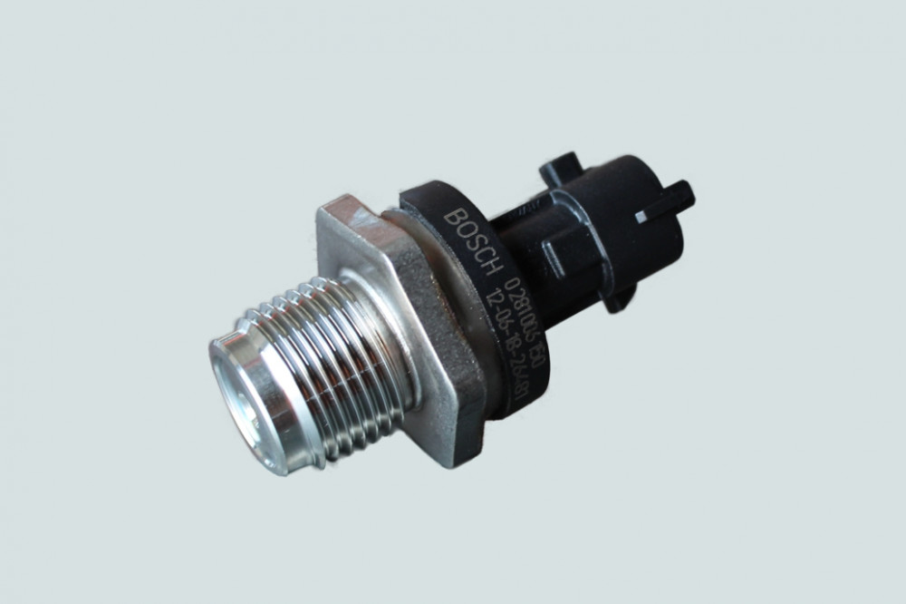 фото датчик давления топлива в рампе(isbe евро-4) 4929611, 4937283, 5261237, bosch 0281006150, 0281006327 5297640 