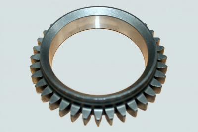 фото шестерня с креплением для коленвала (передняя) (6isbe) dcec 4893386 4934418 