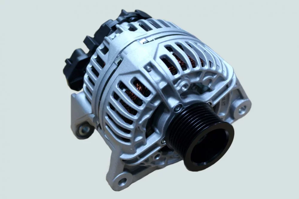 фото генератор 28v 70а (120град. 81мм) (isbe) евро3 bosch 0 124 555 005/ 5259577 4892318 